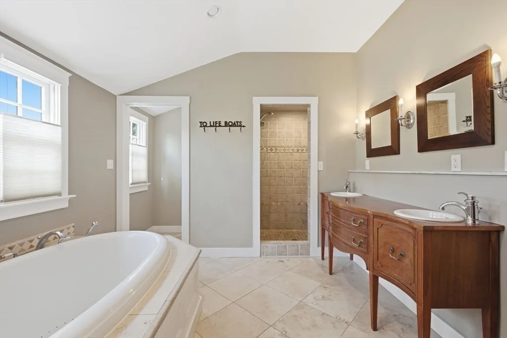 Photo of 338 Clapp Road