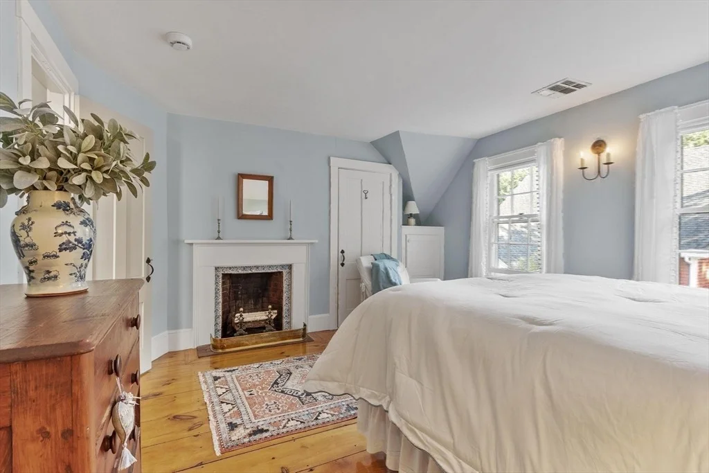 Photo of 827 Hill Rd