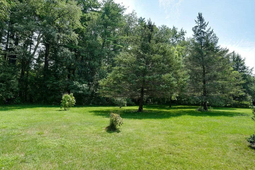 Photo of 15 Burbank Ln