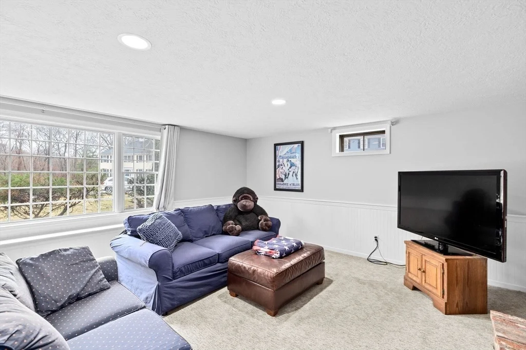 Photo of 9 Windward Ln