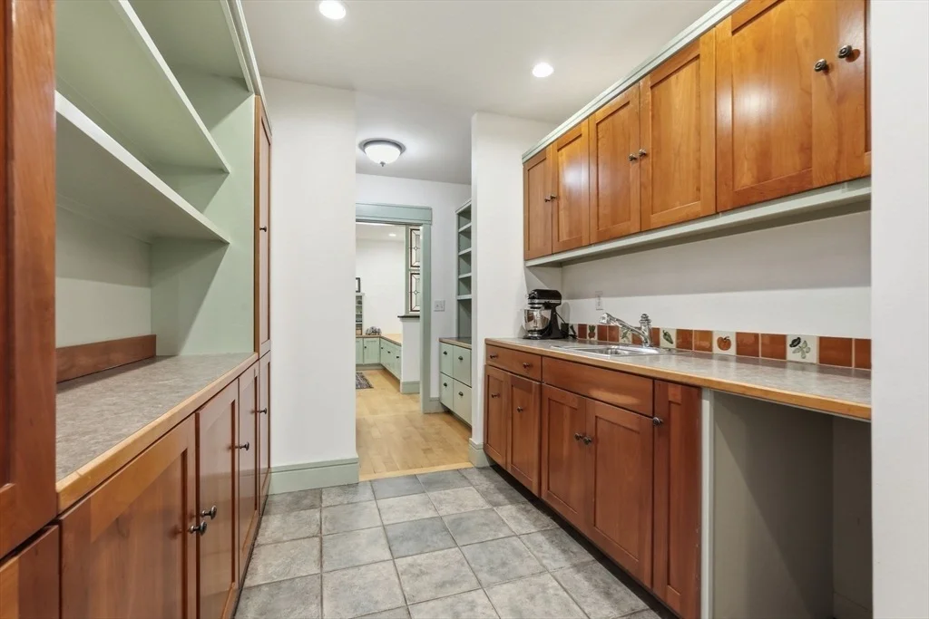 Photo of 18 Eveningstar Dr