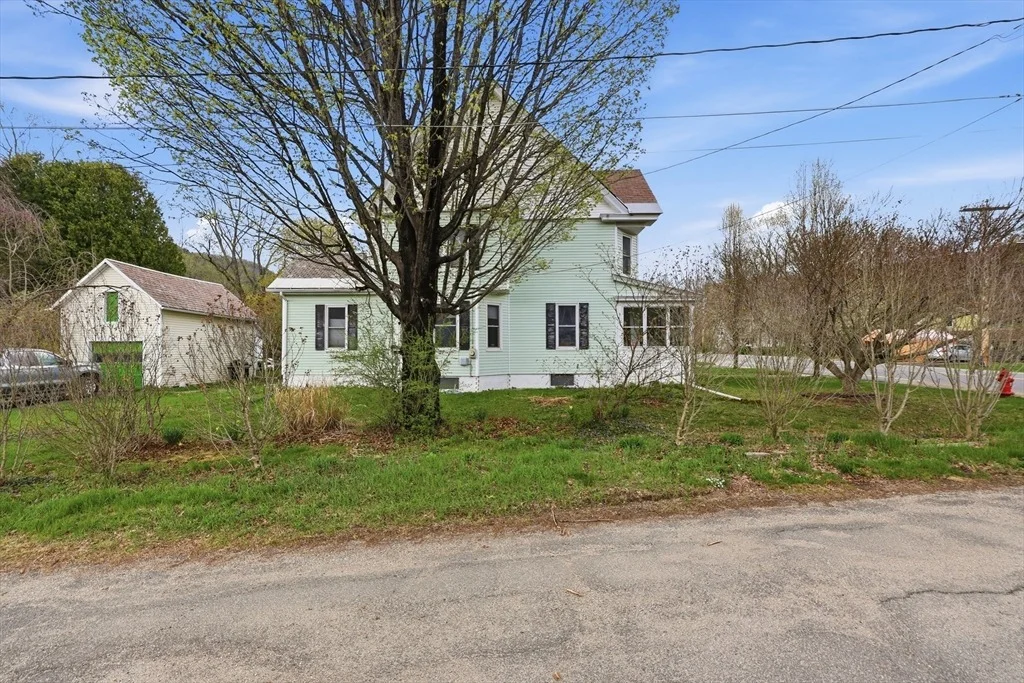 Photo of 84 Middlefield Rd