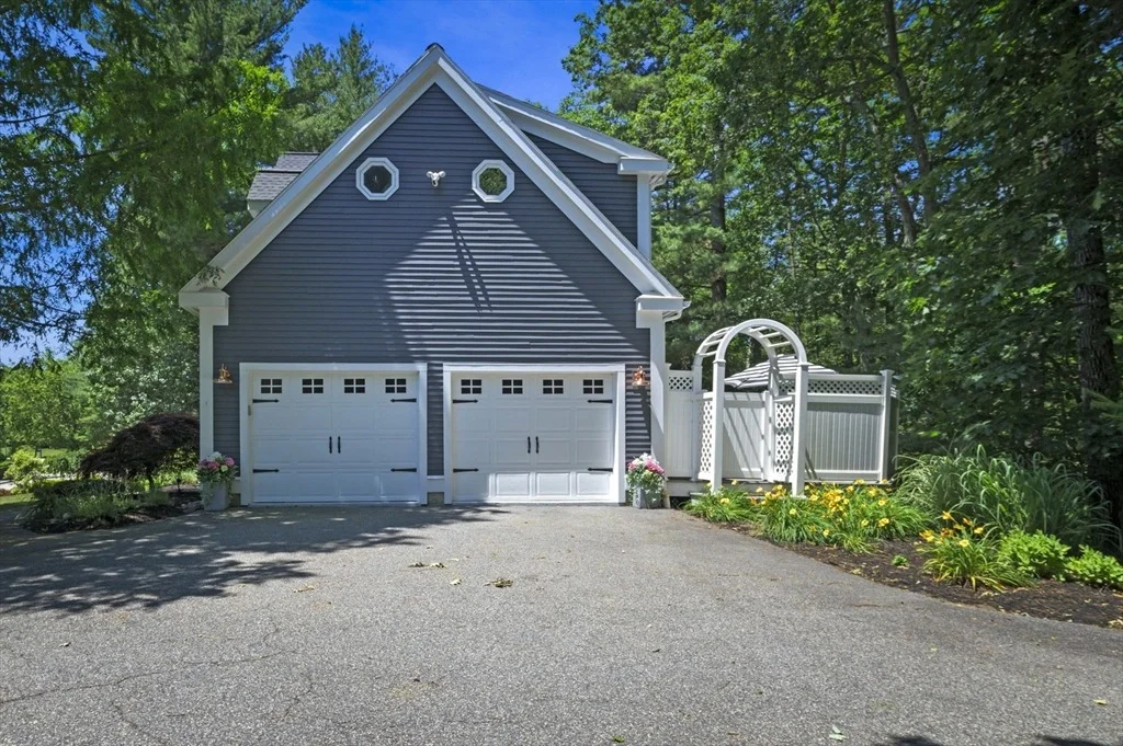 Photo of 12 Tarbox Ln