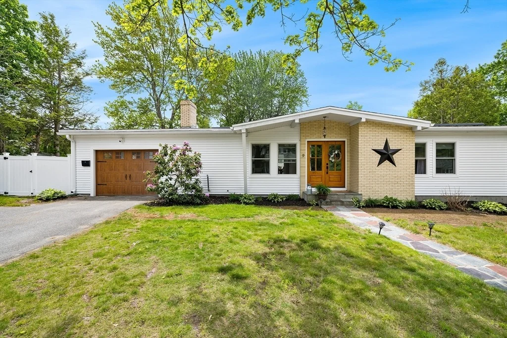Photo of 9 Cloverleaf Rd