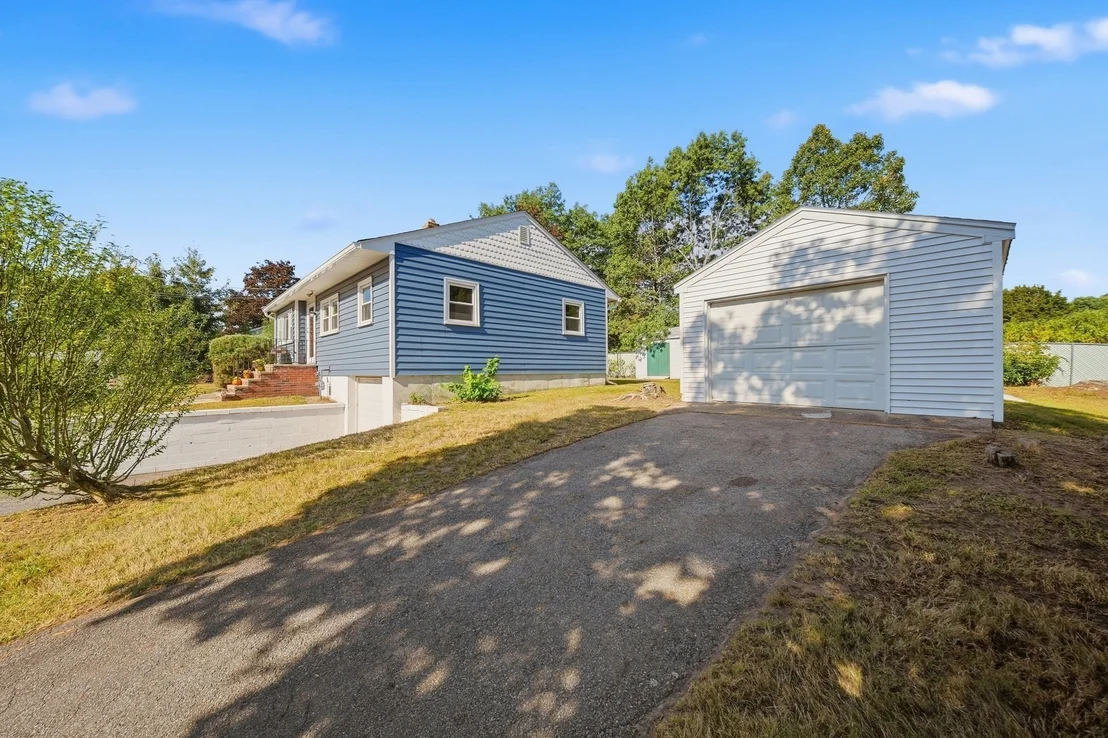 Photo of 44 Memorial Dr