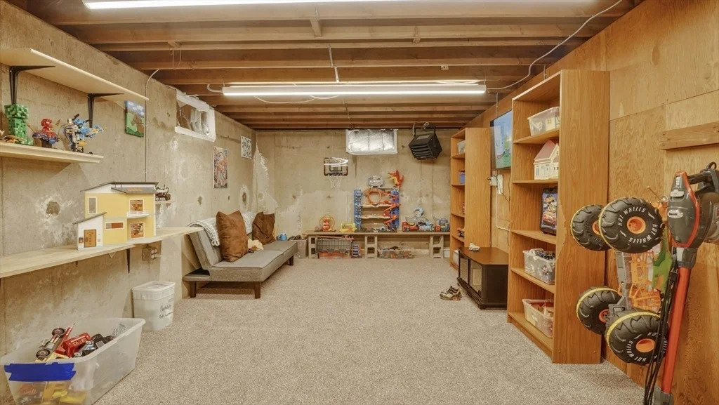 Photo of 31 Shaker Rd