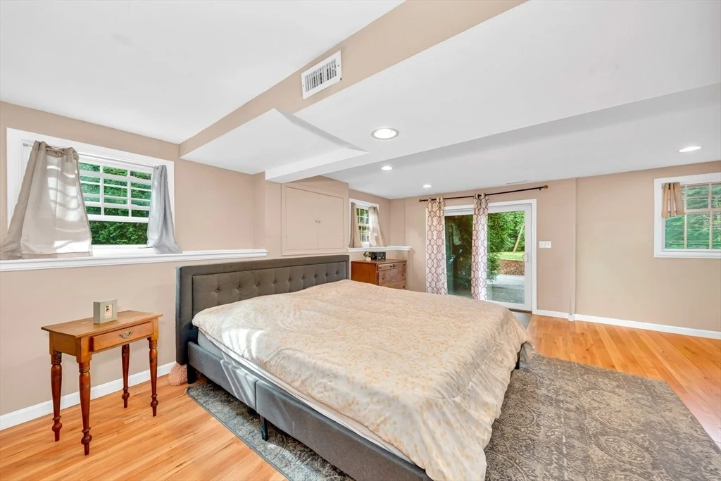 Photo of 1 Howe St