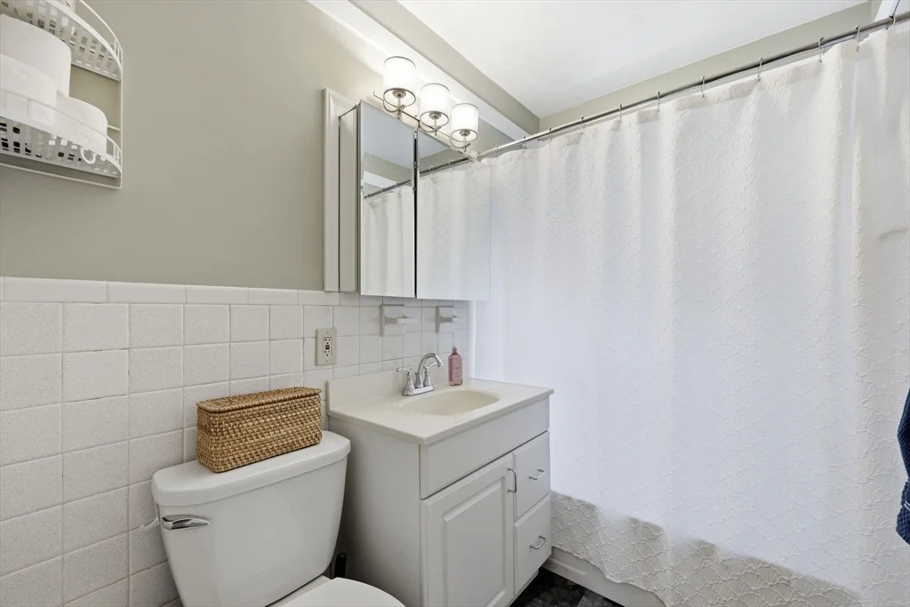 Photo of Unit A at 119 Colonial Cir