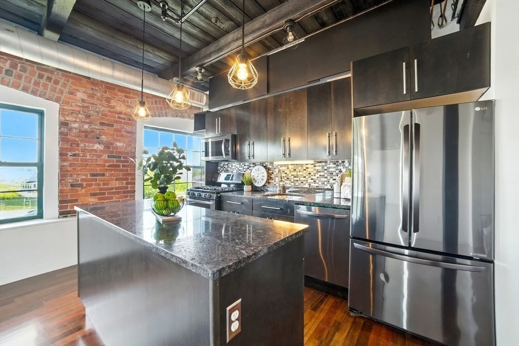 Photo of Unit 406 at 210 Broadway