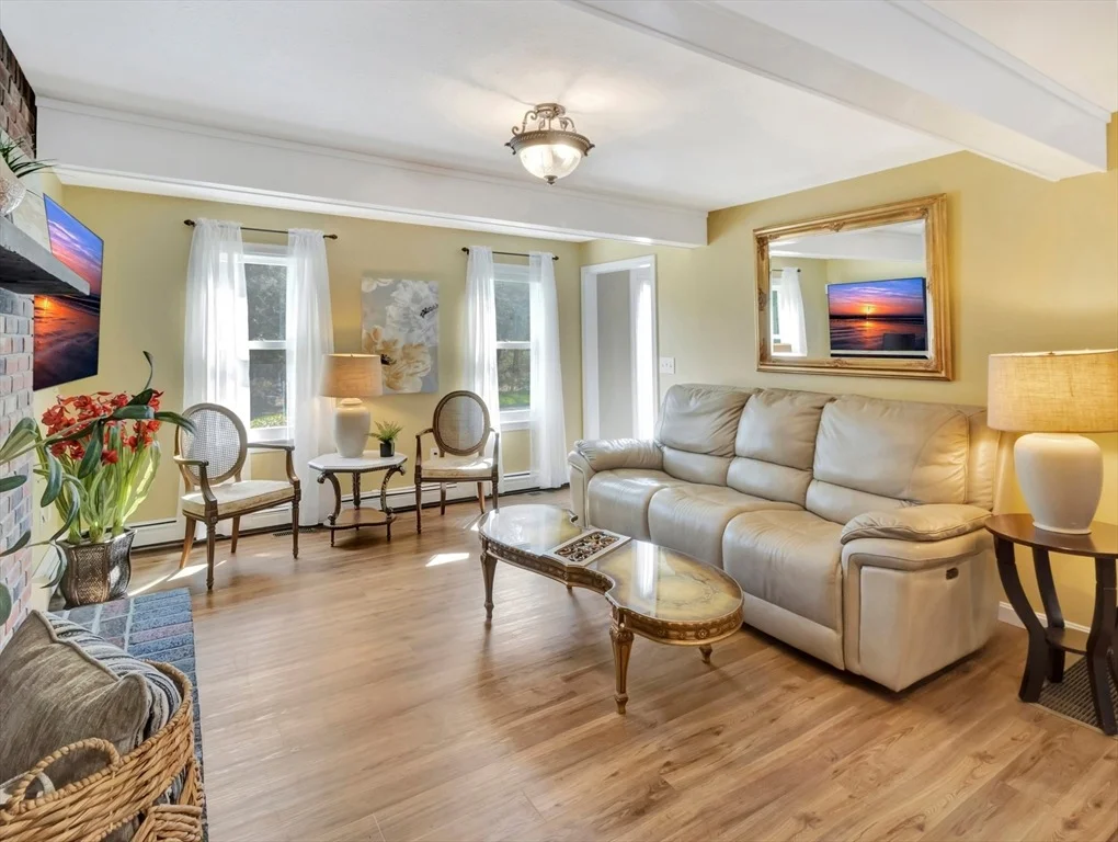 Photo of 7 Fieldstone Dr