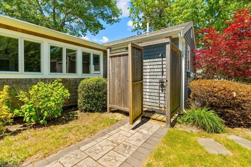 Photo of 157 Wading Place Rd