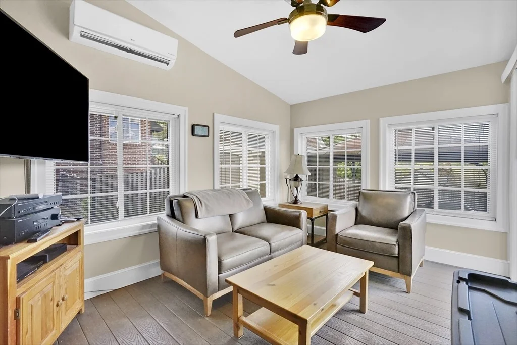 Photo of 146 Bellevue Ave