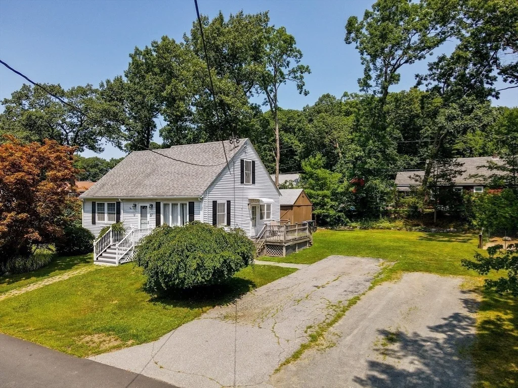 Photo of 231 Bouchard Ave