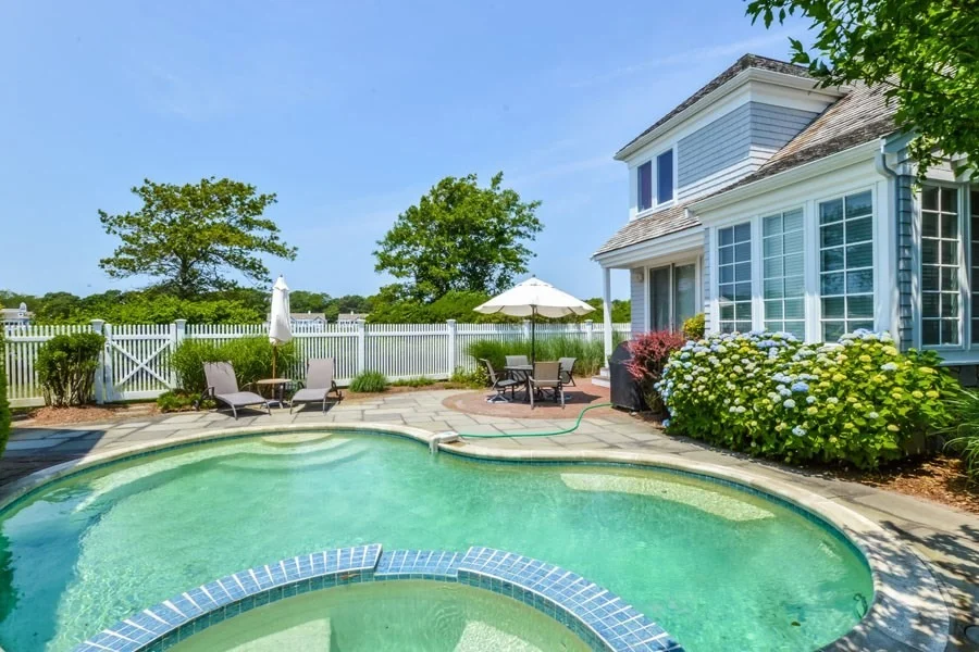 Photo of 125 Shore Dr W