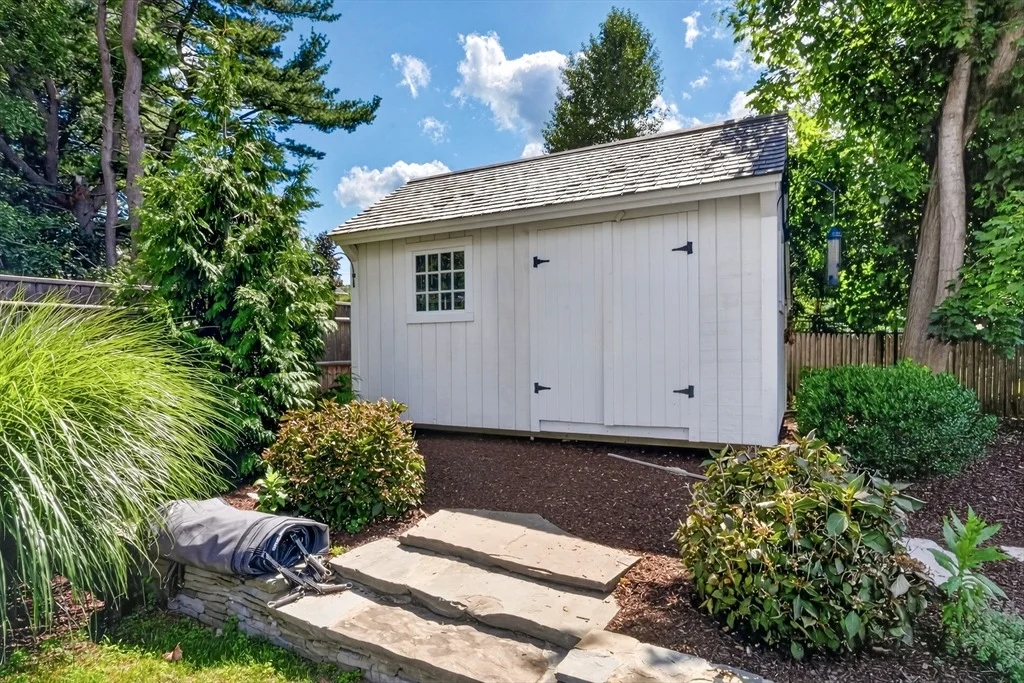 Photo of 6 Winthrop Dr