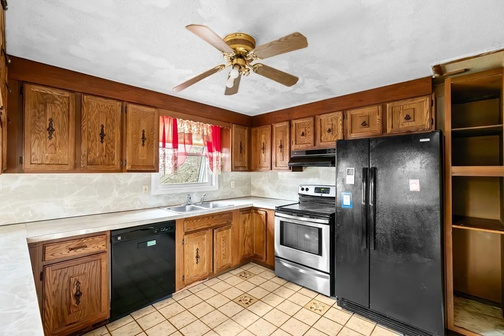 Photo of 1460 Massasoit Rd