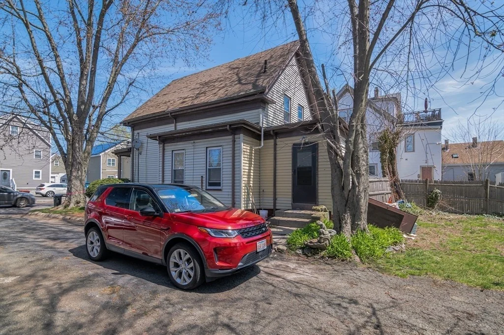 Photo of 385 Centre St