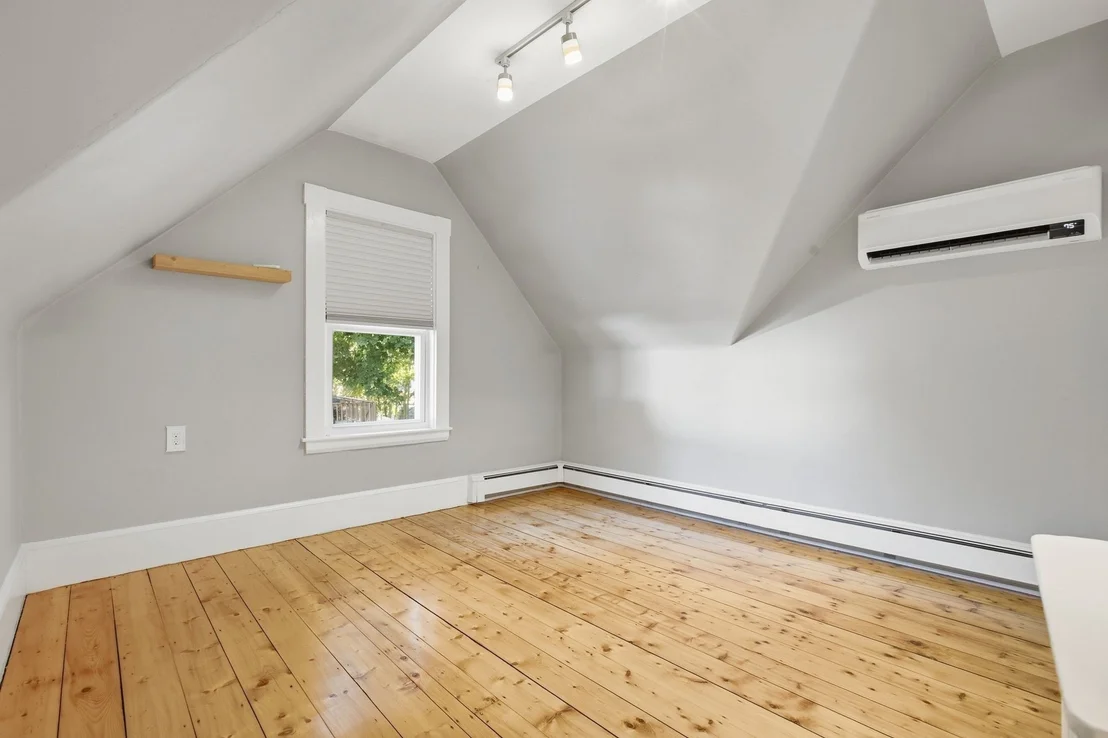 Photo of 10 Eaton St