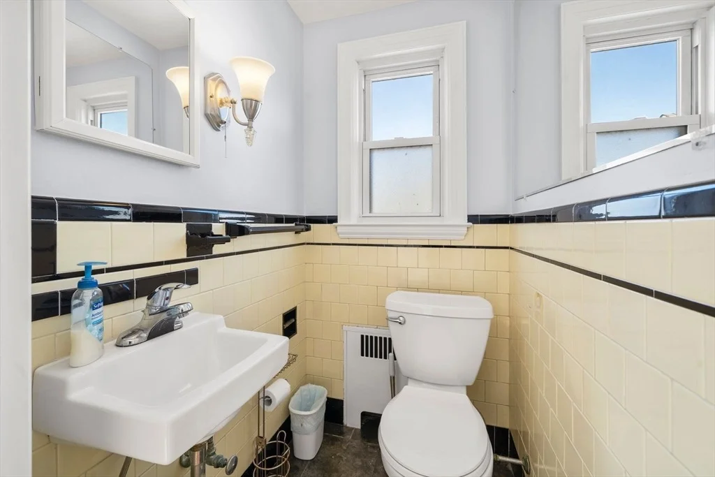 Photo of 25 Newfield Ave