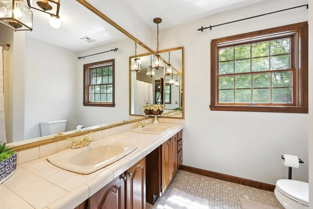 Photo of 2 Cedar Oak Dr