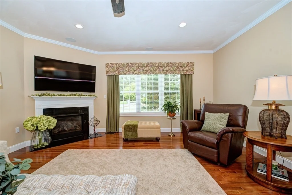 Photo of Unit 10 at 10 Dunrobin Cir