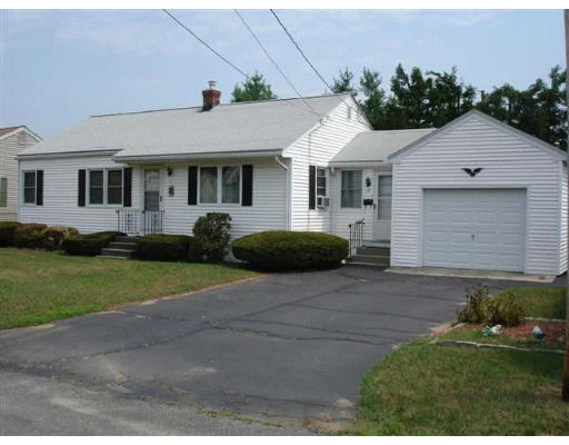 Photo of 17 Woodcrest Cir