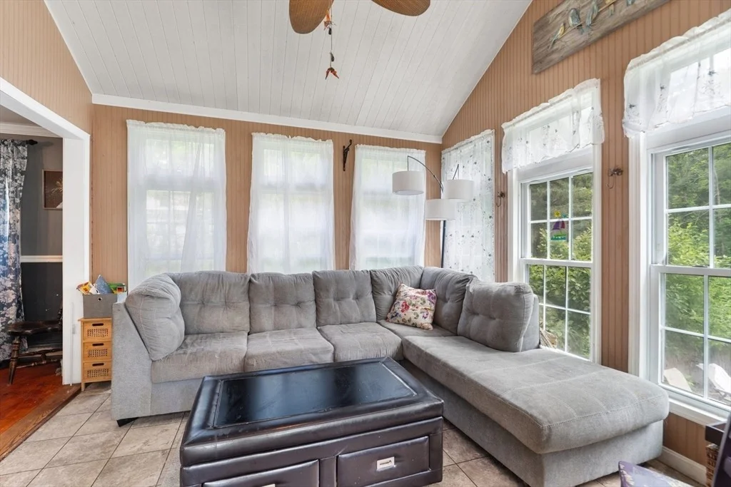 Photo of 1236 Woonsocket Hill Road