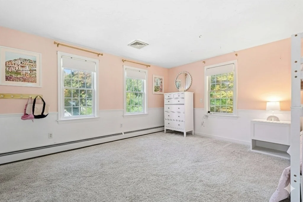Photo of 266 Willowgate Rise