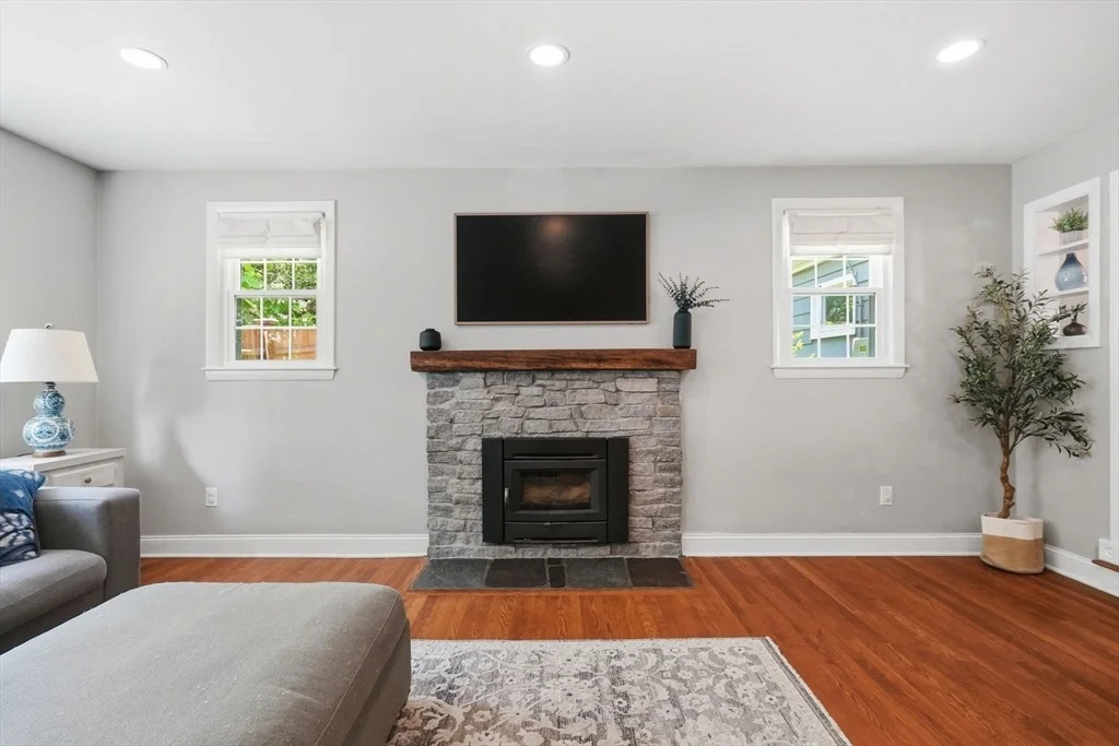 Photo of 5 Stanford Dr