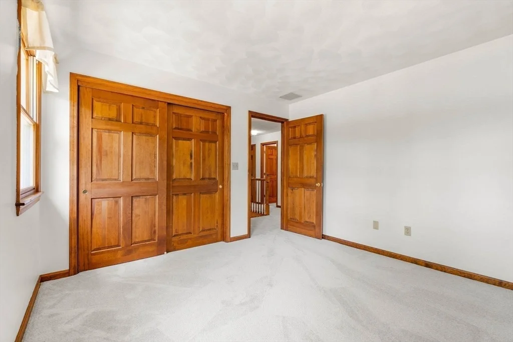 Photo of 18 Equestrian Dr
