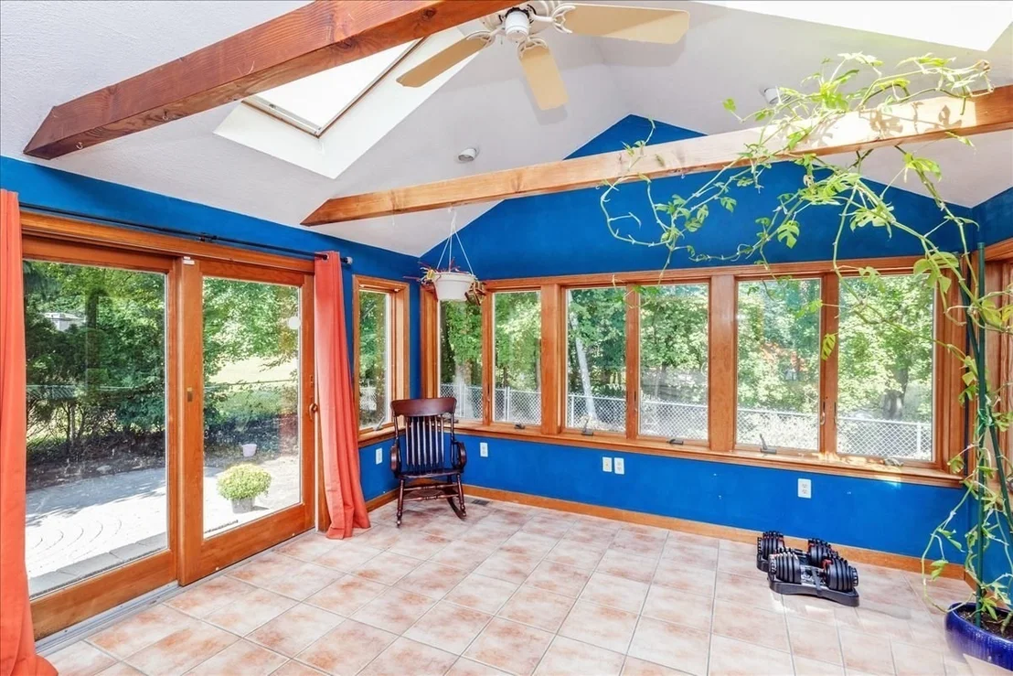 Photo of 43 Crestwood Cir