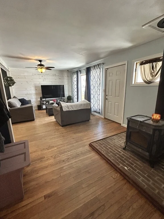 Photo of 552 Dwight Rd