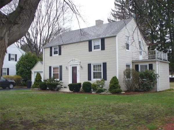 Photo of 82 Meadowbrook Ave