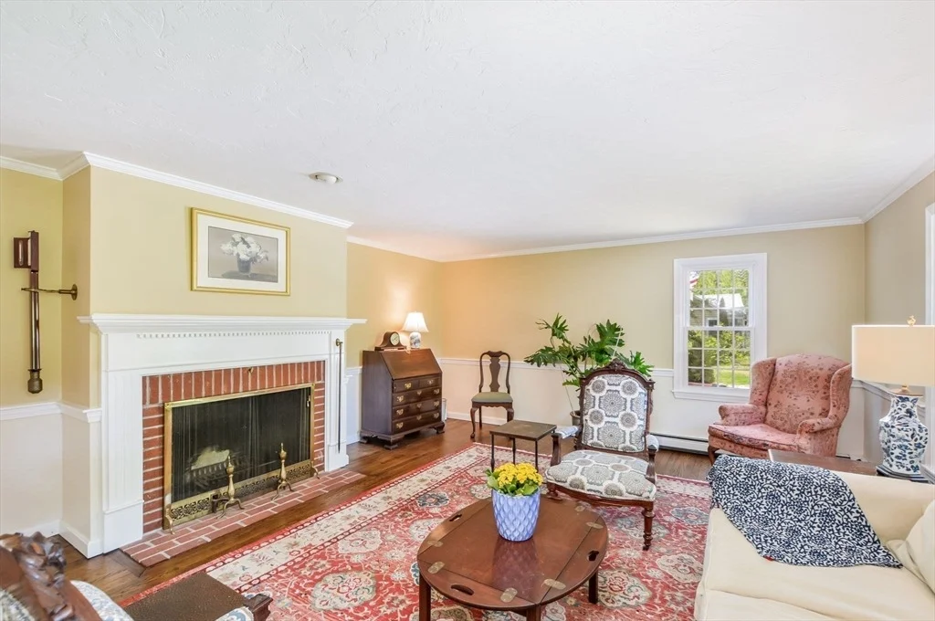 Photo of 290 Cotuit Bay Dr
