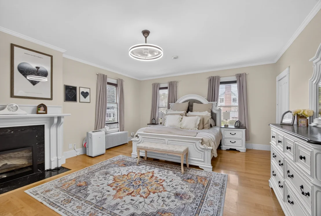 Photo of 141 Chestnut St
