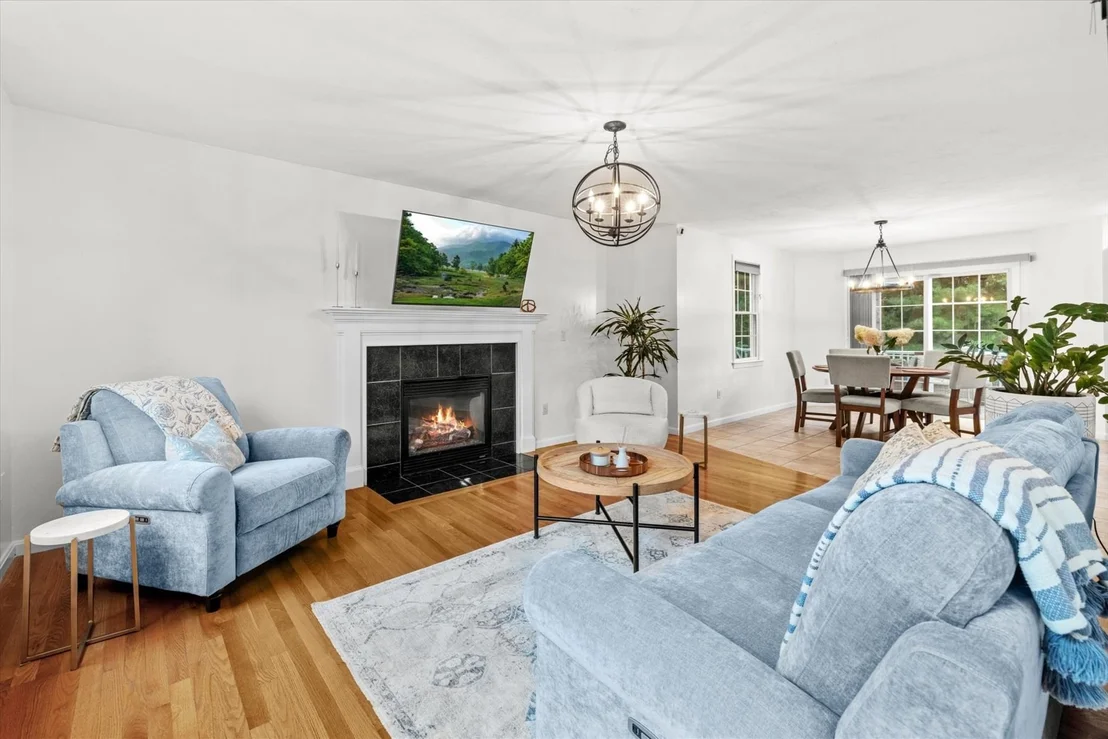 Photo of 38 Bellows Cir