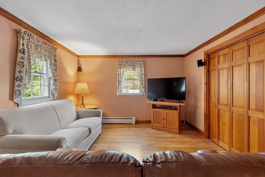 Photo of 20 Woodside Dr
