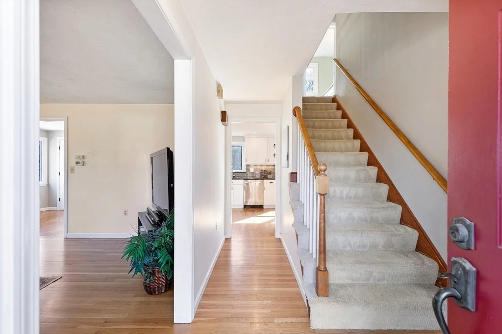 Photo of 886 Salem End Rd