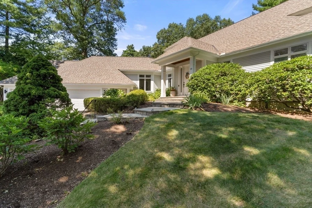 Photo of 10 Hawk Hill Ln