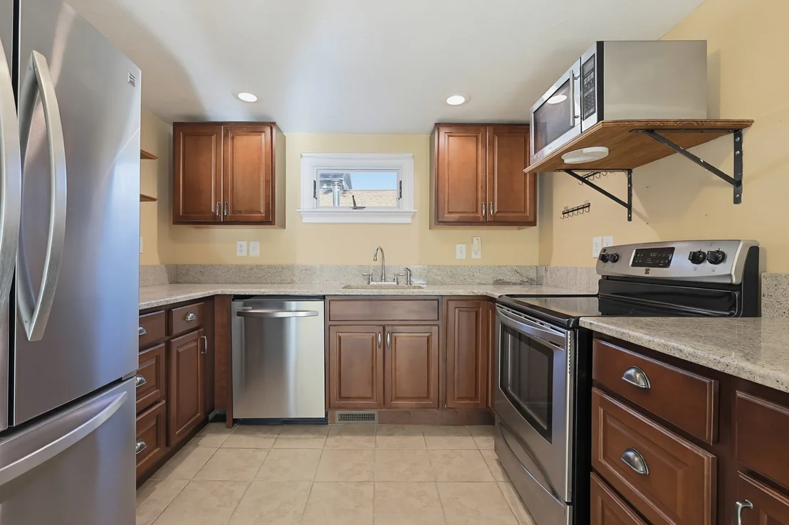 Photo of 116 Lakeshore Dr