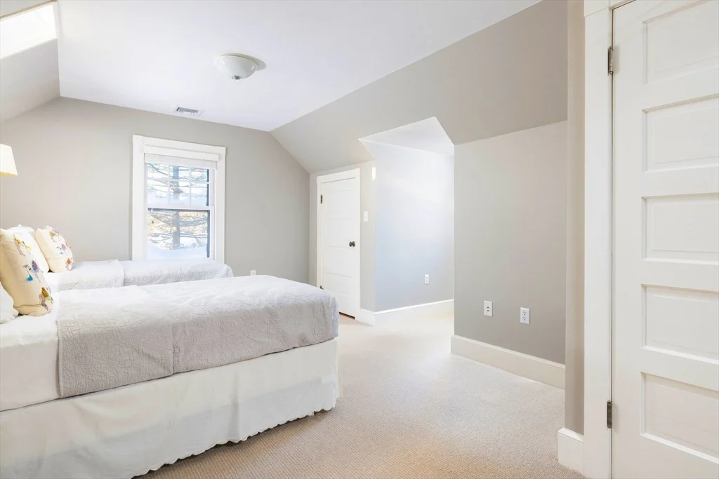 Photo of 40 Heath Hill