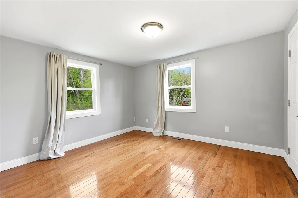 Photo of 1185 Bay Road