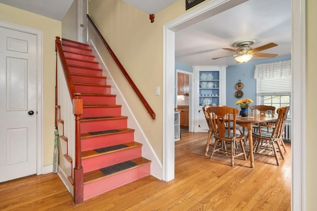 Photo of 1261 Putnam Pike