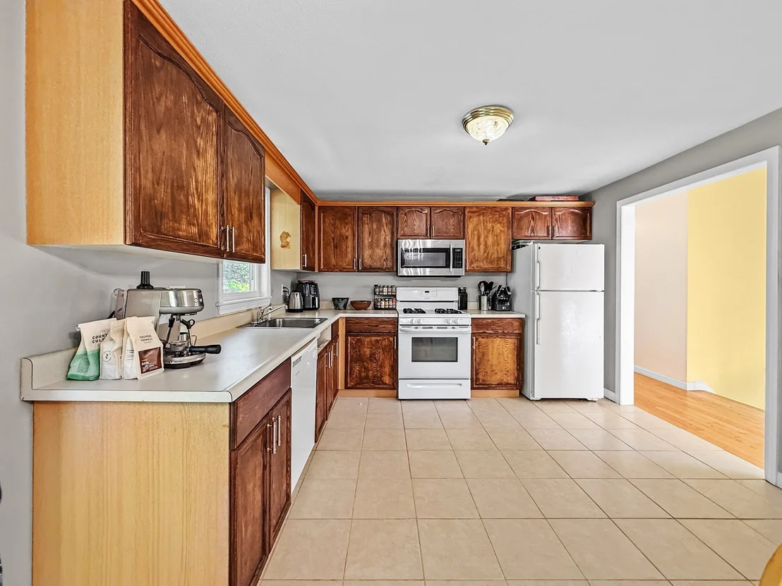 Photo of 23 Iona Ave