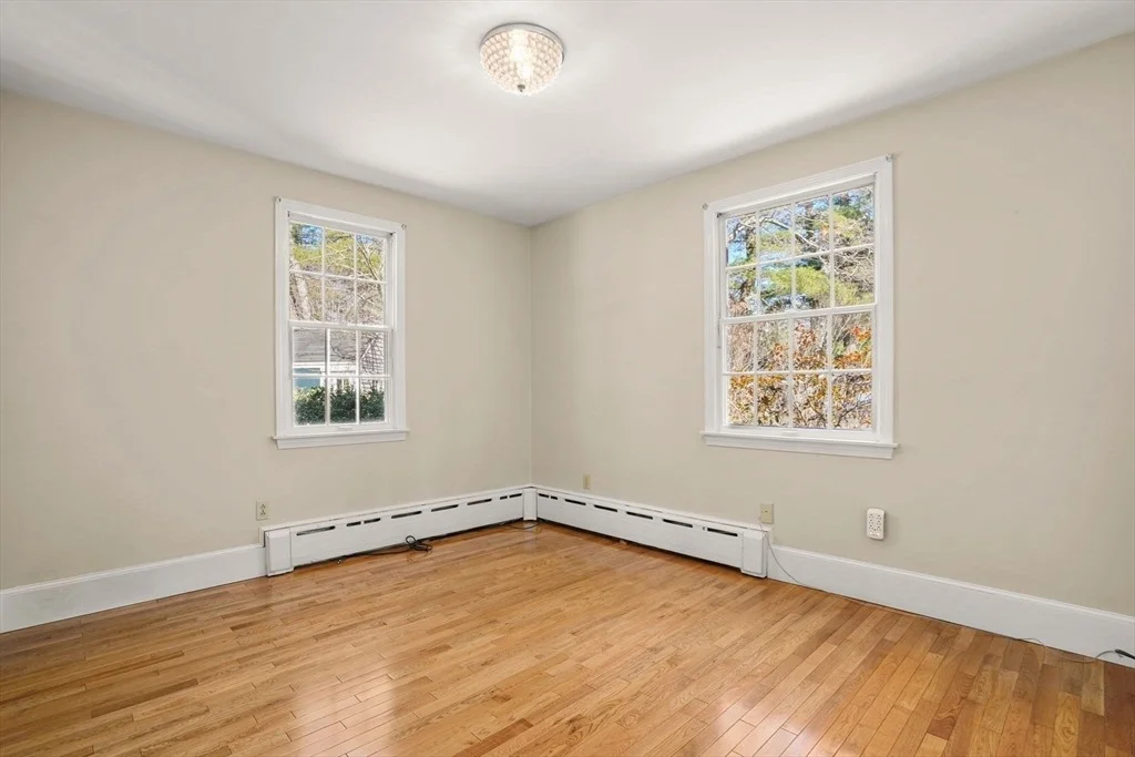 Photo of 492 Delano Rd
