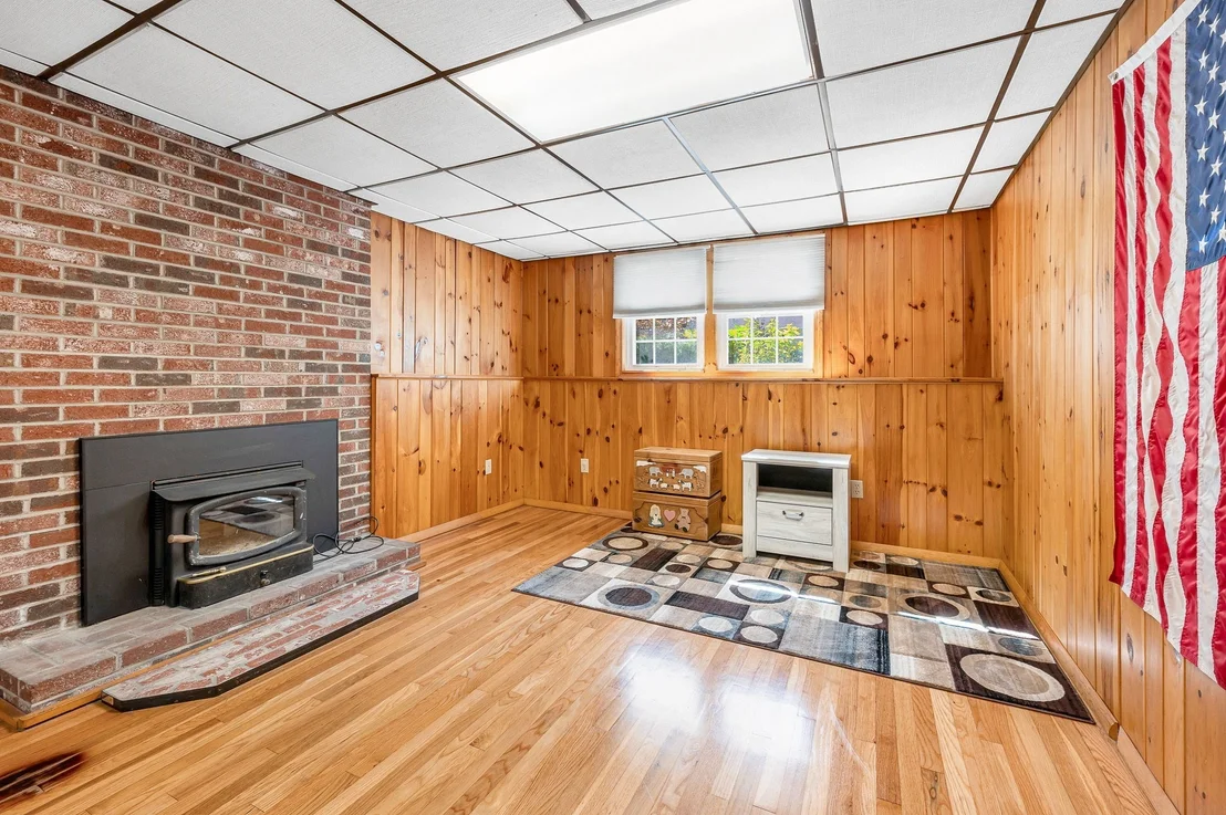 Photo of 7 Hickory Dr