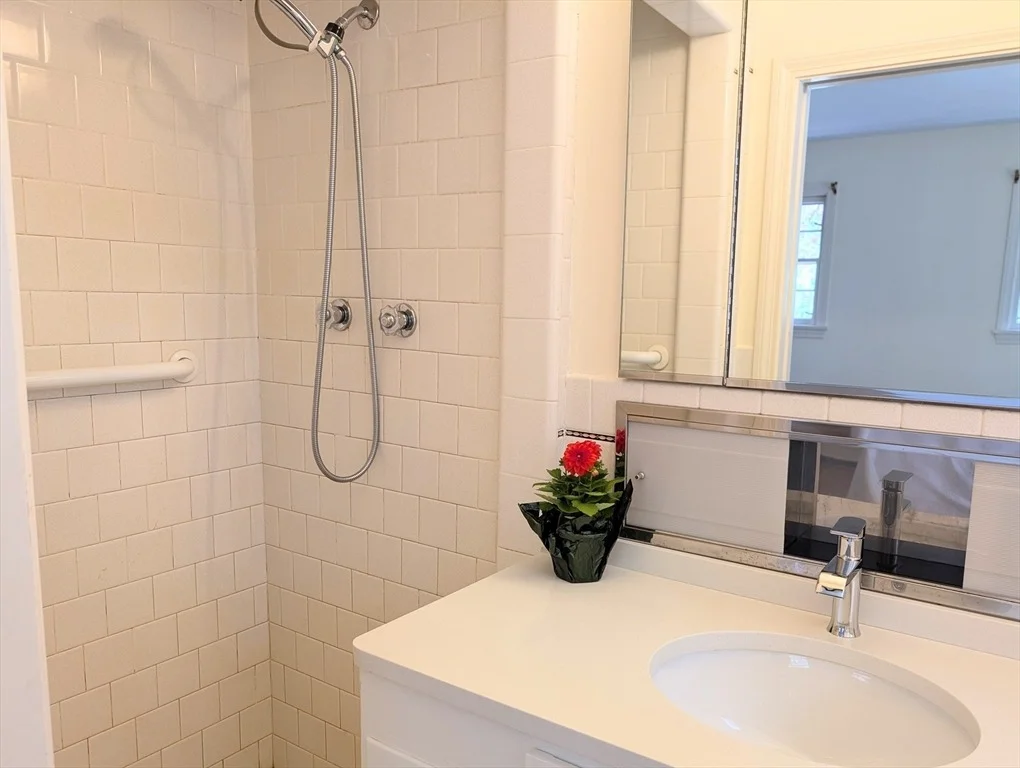 Photo of 168 Old Harvard Rd