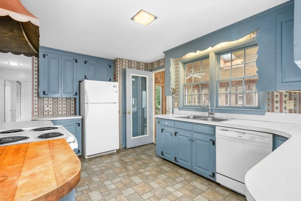 Photo of 42 Oak Ln