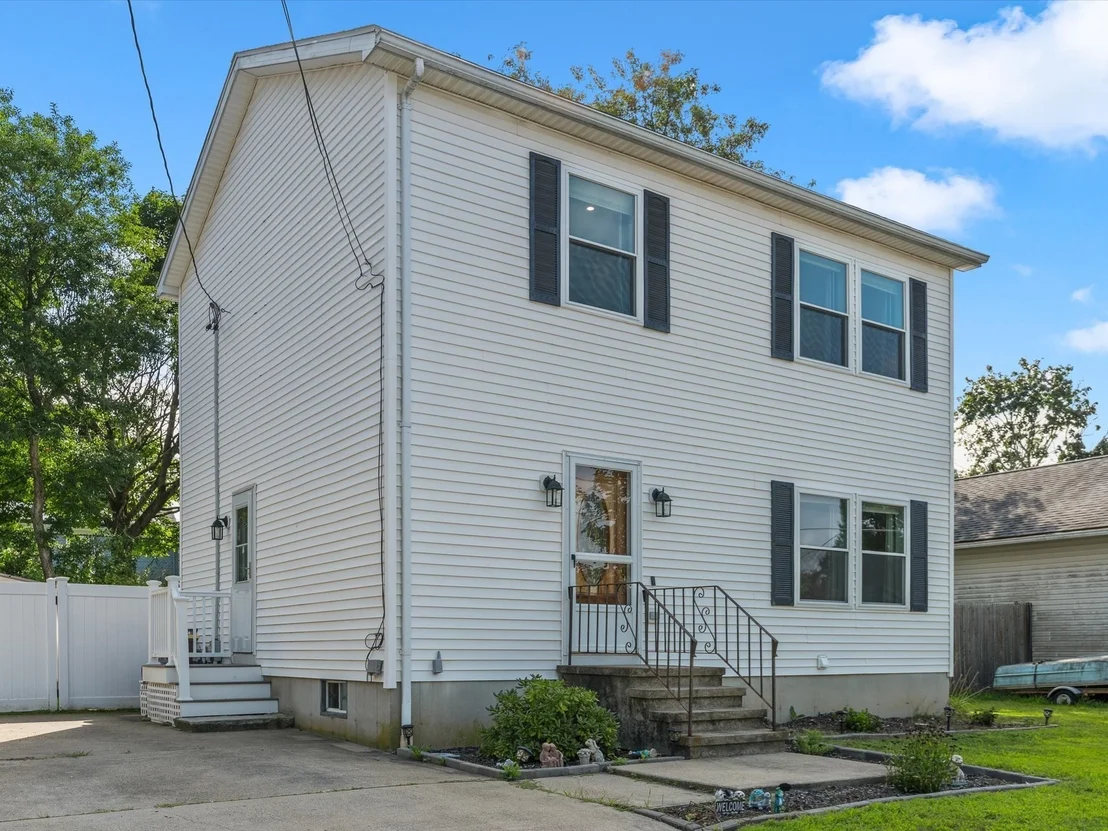 Photo of 6 Buttonwood Ln