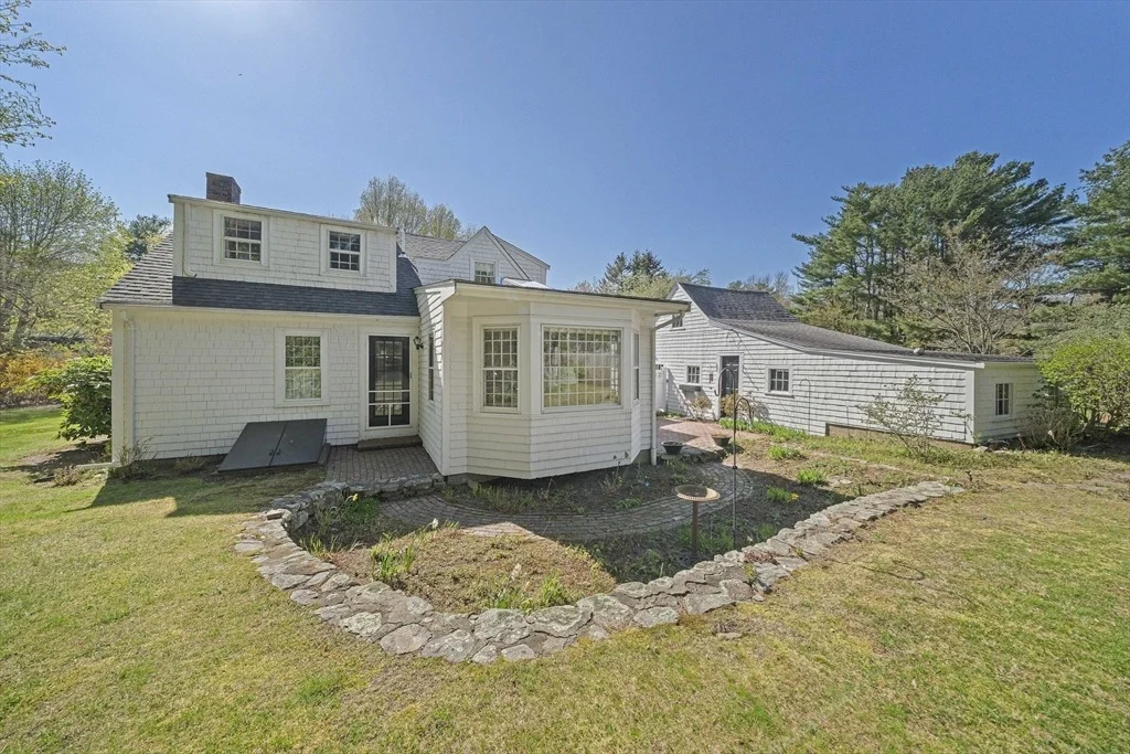 Photo of 1670 Main St